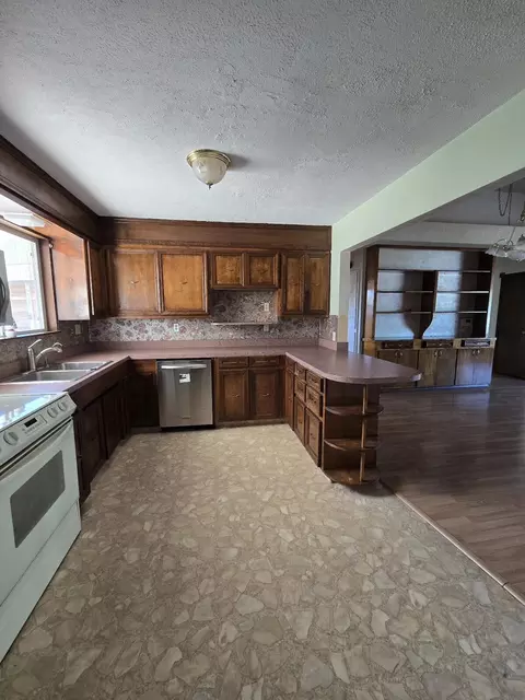 Kitchen - 846 Ridge Rd, Redding, CA 96003 photo 3 of 5