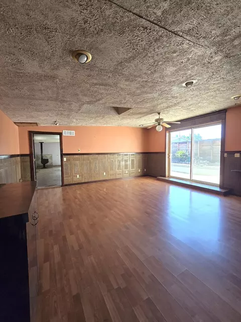 Living - 846 Ridge Rd, Redding, CA 96003 photo 5 of 5
