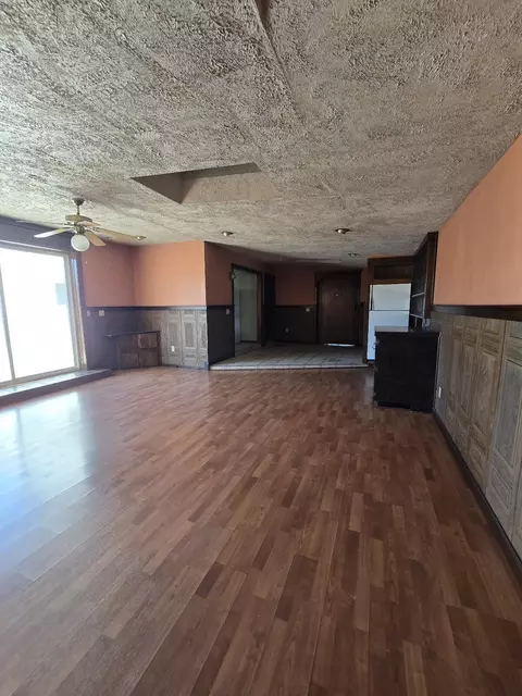 Living - 846 Ridge Rd, Redding, CA 96003 photo 4 of 5