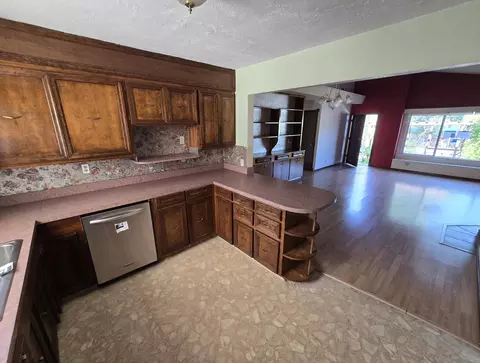 Kitchen - 846 Ridge Rd, Redding, CA 96003 photo 4 of 5