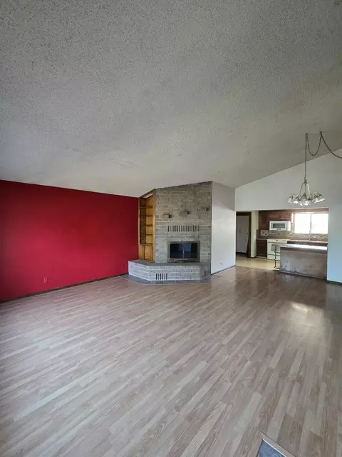 Living - 846 Ridge Rd, Redding, CA 96003 photo 3 of 5