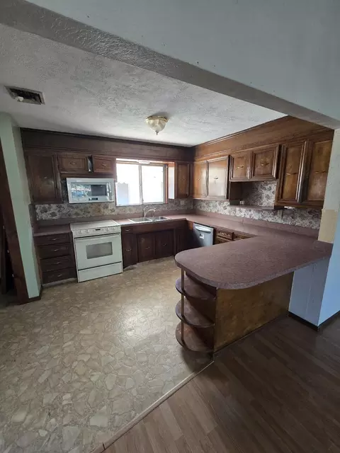 Kitchen - 846 Ridge Rd, Redding, CA 96003 photo 2 of 5