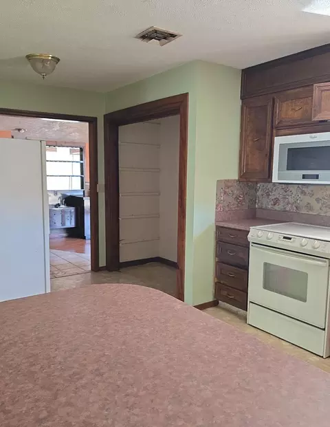 Kitchen - 846 Ridge Rd, Redding, CA 96003 photo 5 of 5