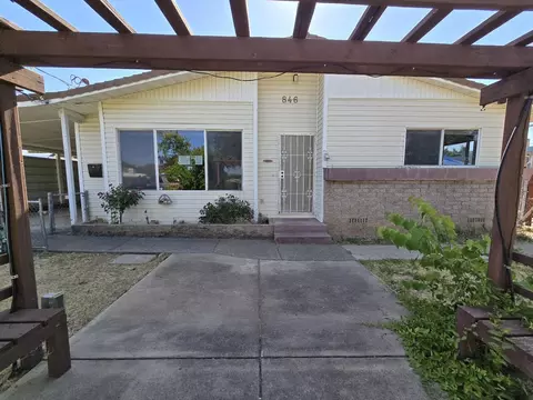 Exterior - 846 Ridge Rd, Redding, CA 96003 photo 2 of 11