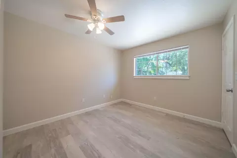 Bedroom - 5867 Bell Rd, Redding, CA 96001 photo 5 of 6