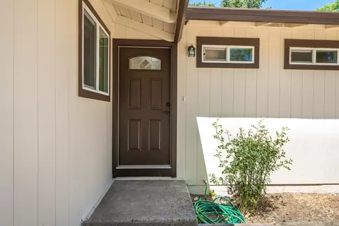 Entry Way - 5867 Bell Rd, Redding, CA 96001 photo 1 of 4