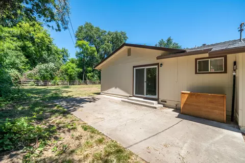 Exterior - 5867 Bell Rd, Redding, CA 96001 photo 3 of 9