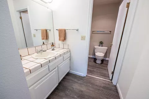 Bath - 410 Ridgecrest Trl #226, Redding, CA 96003 photo 1 of 3