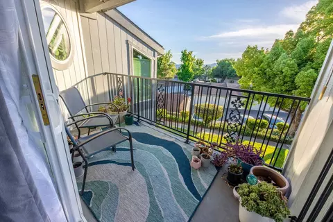 Exterior - 410 Ridgecrest Trl #226, Redding, CA 96003 photo 4 of 8