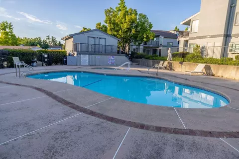 Exterior - 410 Ridgecrest Trl #226, Redding, CA 96003 photo 6 of 8