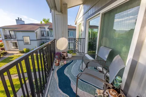 Exterior - 410 Ridgecrest Trl #226, Redding, CA 96003 photo 5 of 8