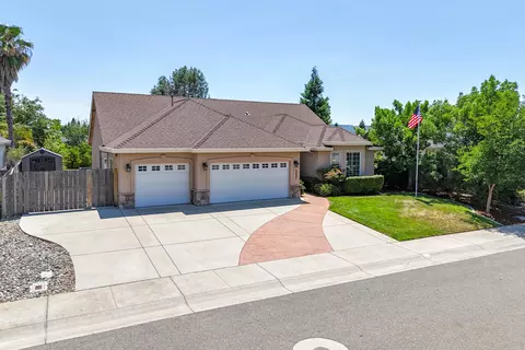 3337 Old Lantern Dr, Redding, CA 96003
