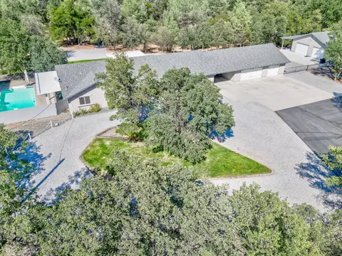 17400 Pittim Dr, Redding, CA 96003