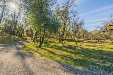 11015 Gospel Rd, Redding, CA 96003