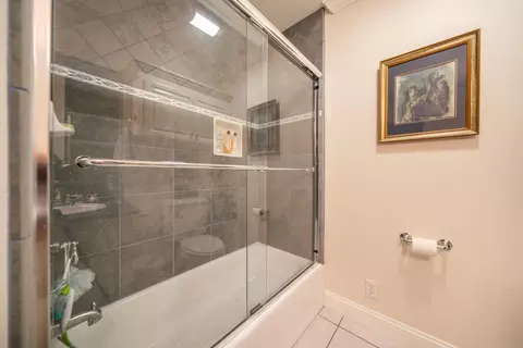 Bath - 3811 Andes Dr, Redding, CA 96001 photo 2 of 4