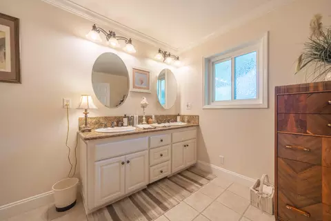 Bath - 3811 Andes Dr, Redding, CA 96001 photo 3 of 4