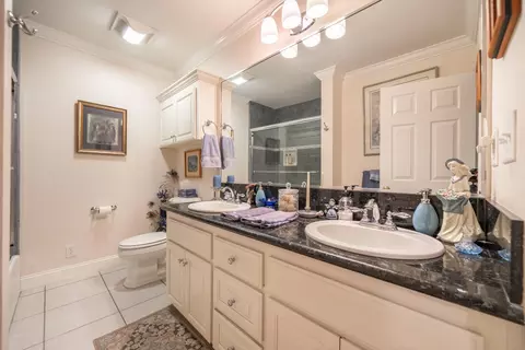 Bath - 3811 Andes Dr, Redding, CA 96001 photo 1 of 4
