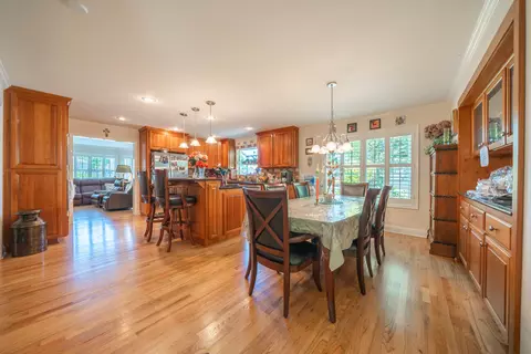 Dining - 3811 Andes Dr, Redding, CA 96001 photo 2 of 2