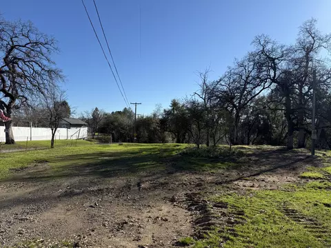 510 St Marks St, Redding, CA 96003 photo 3