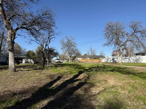 510 St Marks St, Redding, CA 96003 photo 2