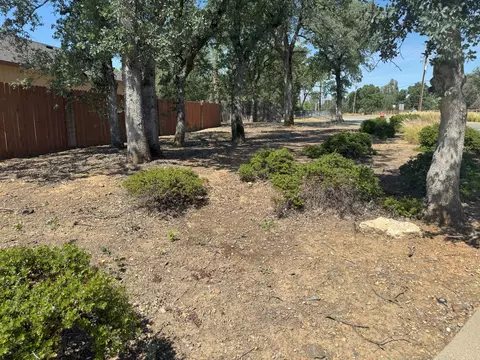 Exterior - 1407 Fayette Ln, Redding, CA 96003 photo 14 of 14