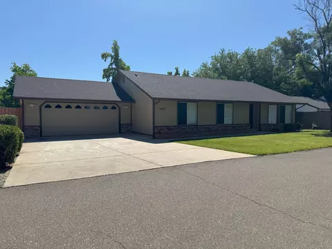 Exterior - 1407 Fayette Ln, Redding, CA 96003 photo 11 of 14