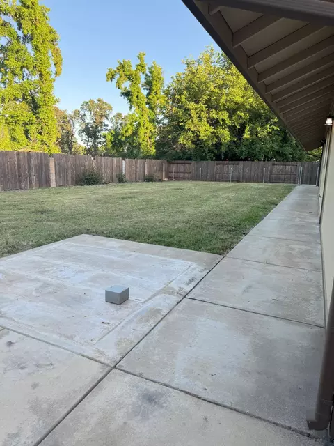 Exterior - 1407 Fayette Ln, Redding, CA 96003 photo 6 of 14