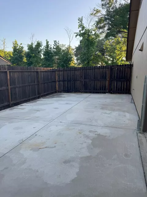 Exterior - 1407 Fayette Ln, Redding, CA 96003 photo 5 of 14
