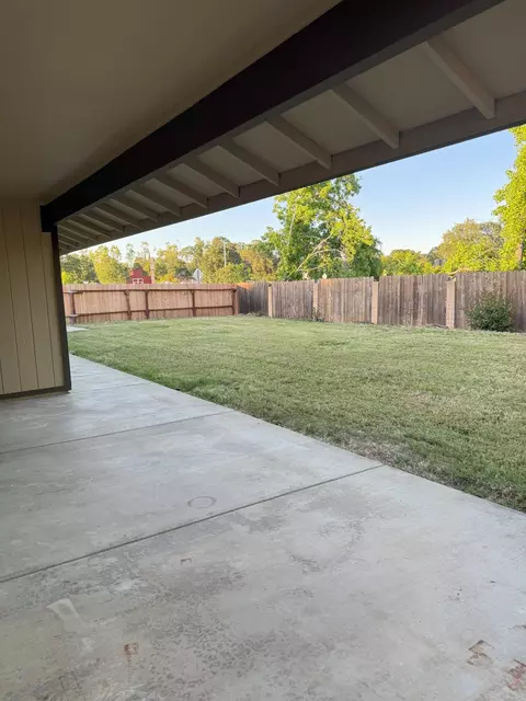 Exterior - 1407 Fayette Ln, Redding, CA 96003 photo 4 of 14