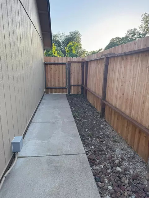 Exterior - 1407 Fayette Ln, Redding, CA 96003 photo 12 of 14
