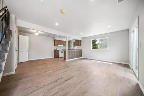 Living - 628 Hartnell Ave, Redding, CA 96002 photo 2 of 6