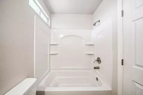 Bath - 628 Hartnell Ave, Redding, CA 96002 photo 3 of 3