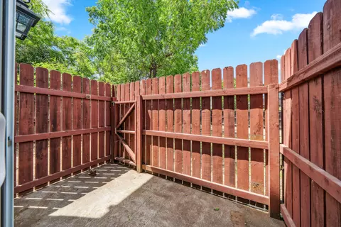 Exterior - 628 Hartnell Ave, Redding, CA 96002 photo 3 of 5