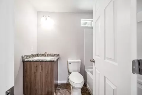 Bath - 628 Hartnell Ave, Redding, CA 96002 photo 2 of 3