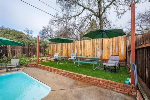 Exterior - 4200 Travona St, Redding, CA 96001 photo 6 of 9