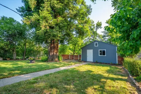 Exterior - 800 Gold St, Redding, CA 96001 photo 4 of 5