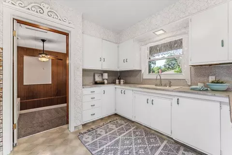 Kitchen - 800 Gold St, Redding, CA 96001 photo 1 of 1