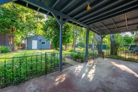 Exterior - 800 Gold St, Redding, CA 96001 photo 2 of 5