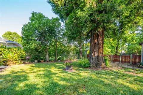 Exterior - 800 Gold St, Redding, CA 96001 photo 3 of 5
