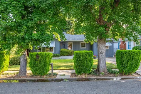 Exterior - 800 Gold St, Redding, CA 96001 photo 5 of 5