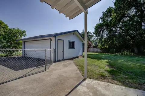 Exterior - 3090 Inez St, Redding, CA 96002 photo 7 of 15