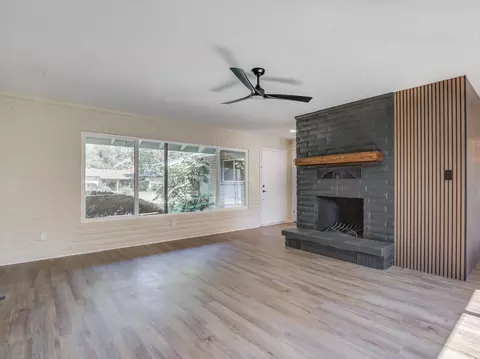 Living - 3090 Inez St, Redding, CA 96002 photo 4 of 8