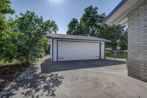 Exterior - 3090 Inez St, Redding, CA 96002 photo 14 of 15
