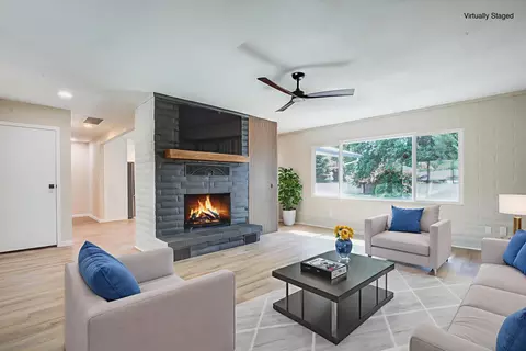 Living - 3090 Inez St, Redding, CA 96002 photo 5 of 8