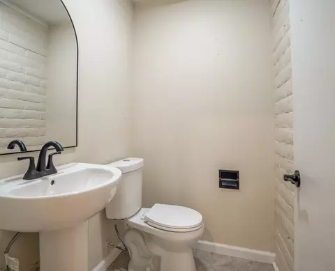 Bath - 3090 Inez St, Redding, CA 96002 photo 1 of 3