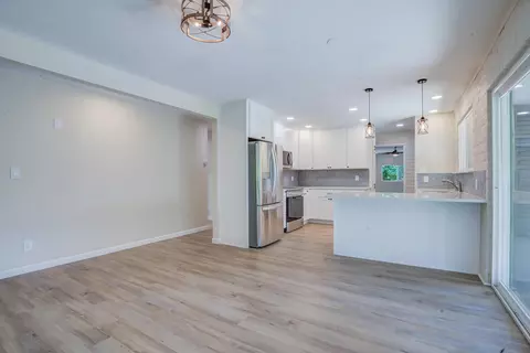 Living - 3090 Inez St, Redding, CA 96002 photo 2 of 8