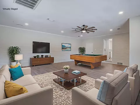 Living - 3090 Inez St, Redding, CA 96002 photo 7 of 8