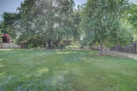 Exterior - 3090 Inez St, Redding, CA 96002 photo 12 of 15