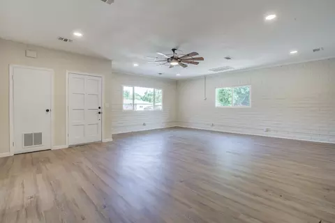 Living - 3090 Inez St, Redding, CA 96002 photo 6 of 8