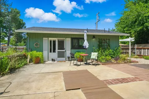 Exterior - 6966 Granada Dr, Redding, CA 96002 photo 11 of 35